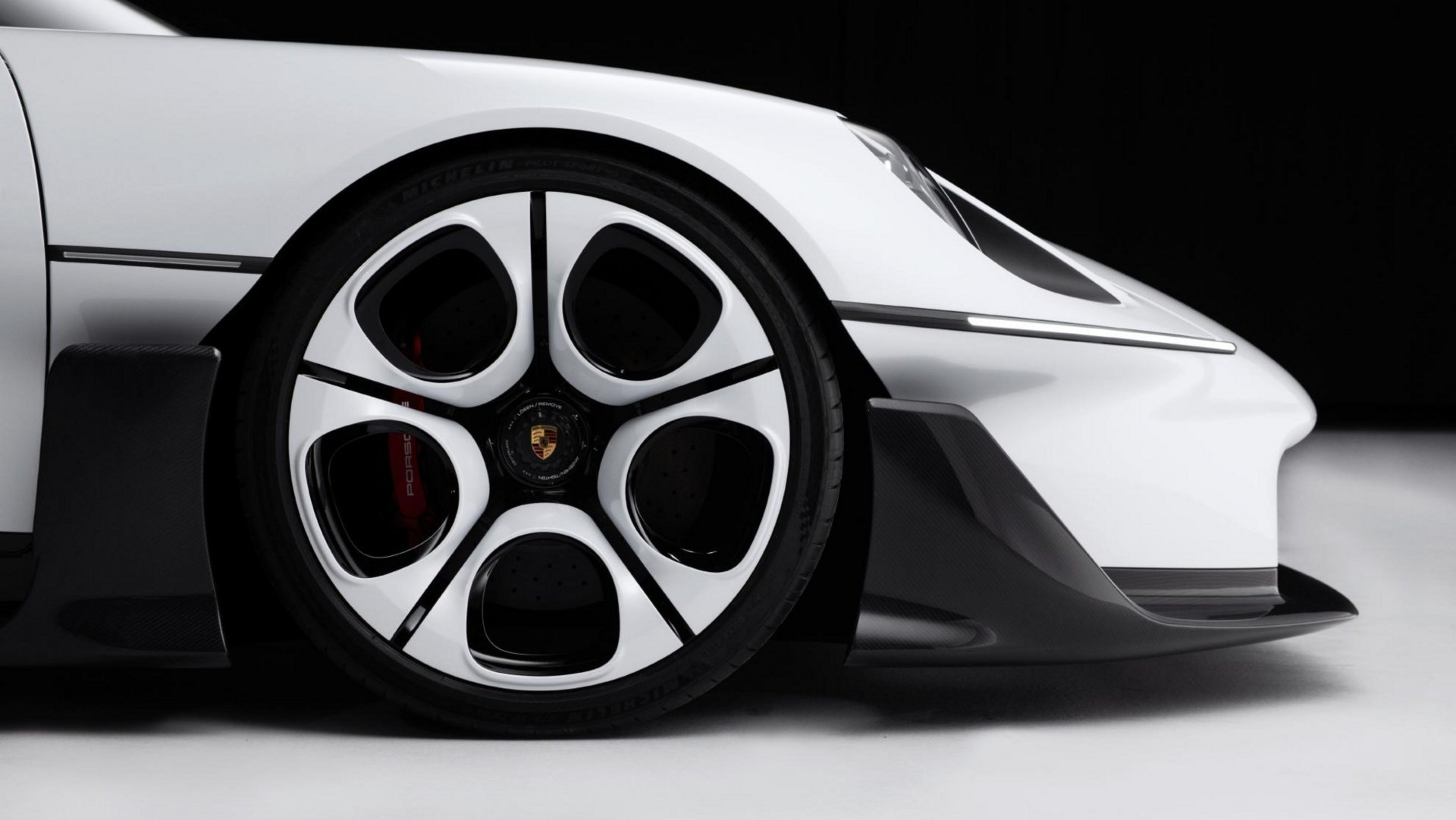 Porsche Mission S Unveiled: A Mid-Engine Supercar and a Retreat From the All-Electric Future — image 4 of 11