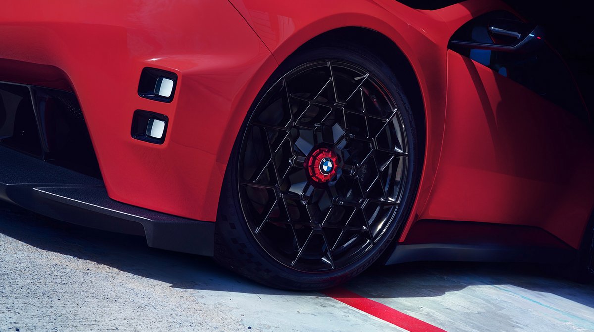 BMW M Concept Neue Klasse Previews an 800-Horsepower Electric M3 — And Kills the Front Trunk — image 4 of 6