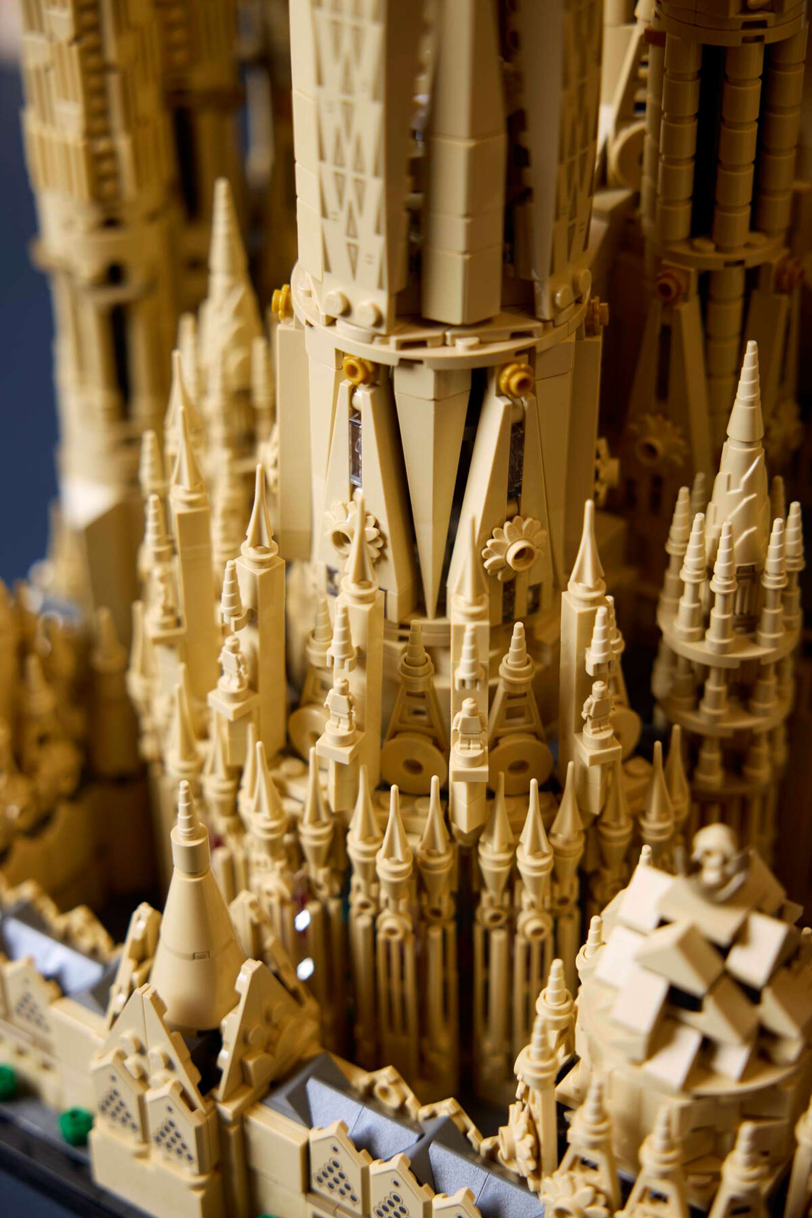 LEGO's 12,060-Piece Sagrada Família Is Now the Largest Set the Company Has Ever Made — image 5 of 11