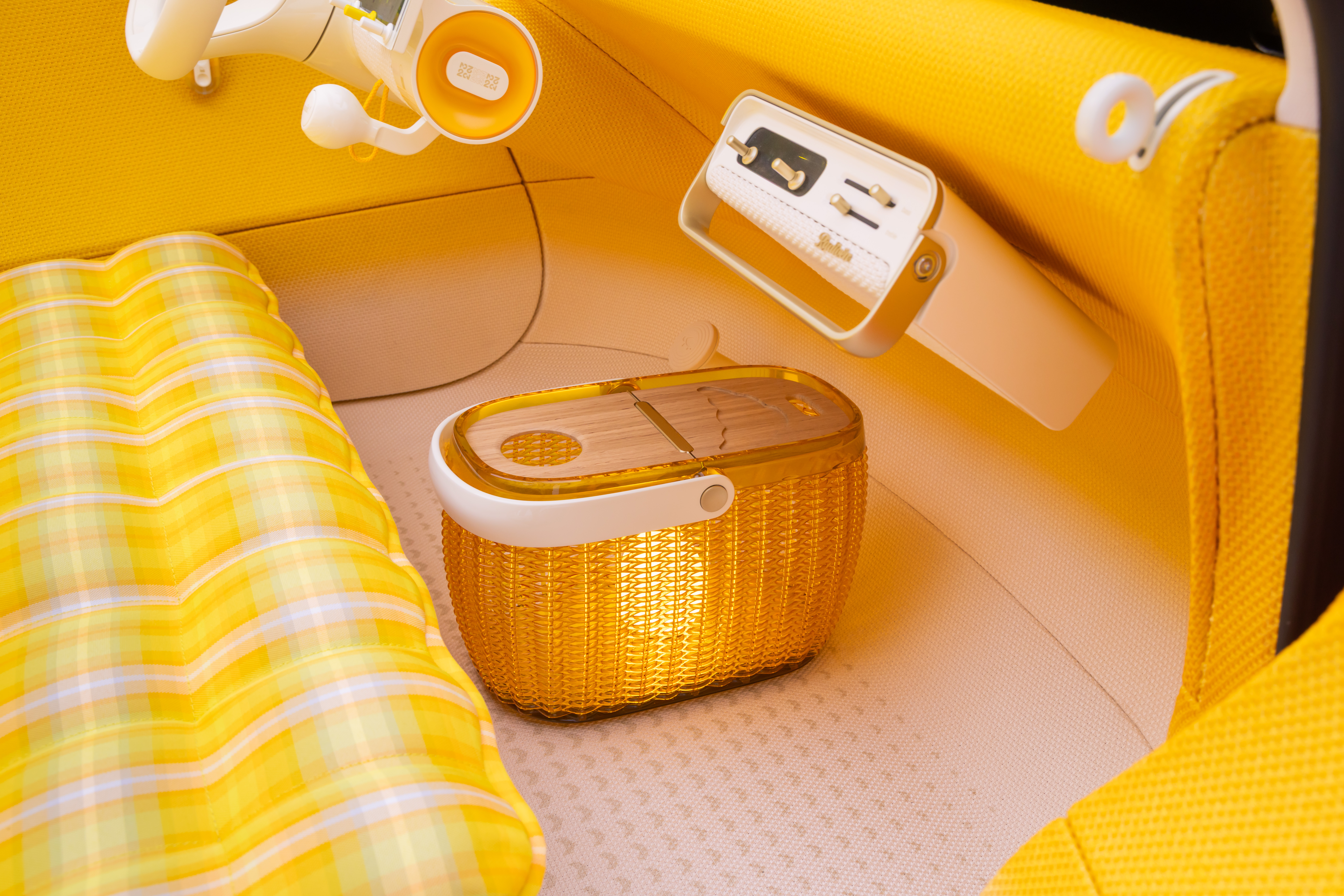 Citroën Unveils Electric 2CV Revival at Paris Motor Show, With a Van Variant That May Never Arrive — image 8 of 16