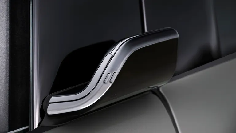 BMW Unveils Fifth-Generation X5 With Five Powertrains and the Brand's First Electric SUV at This Scale — image 12 of 14