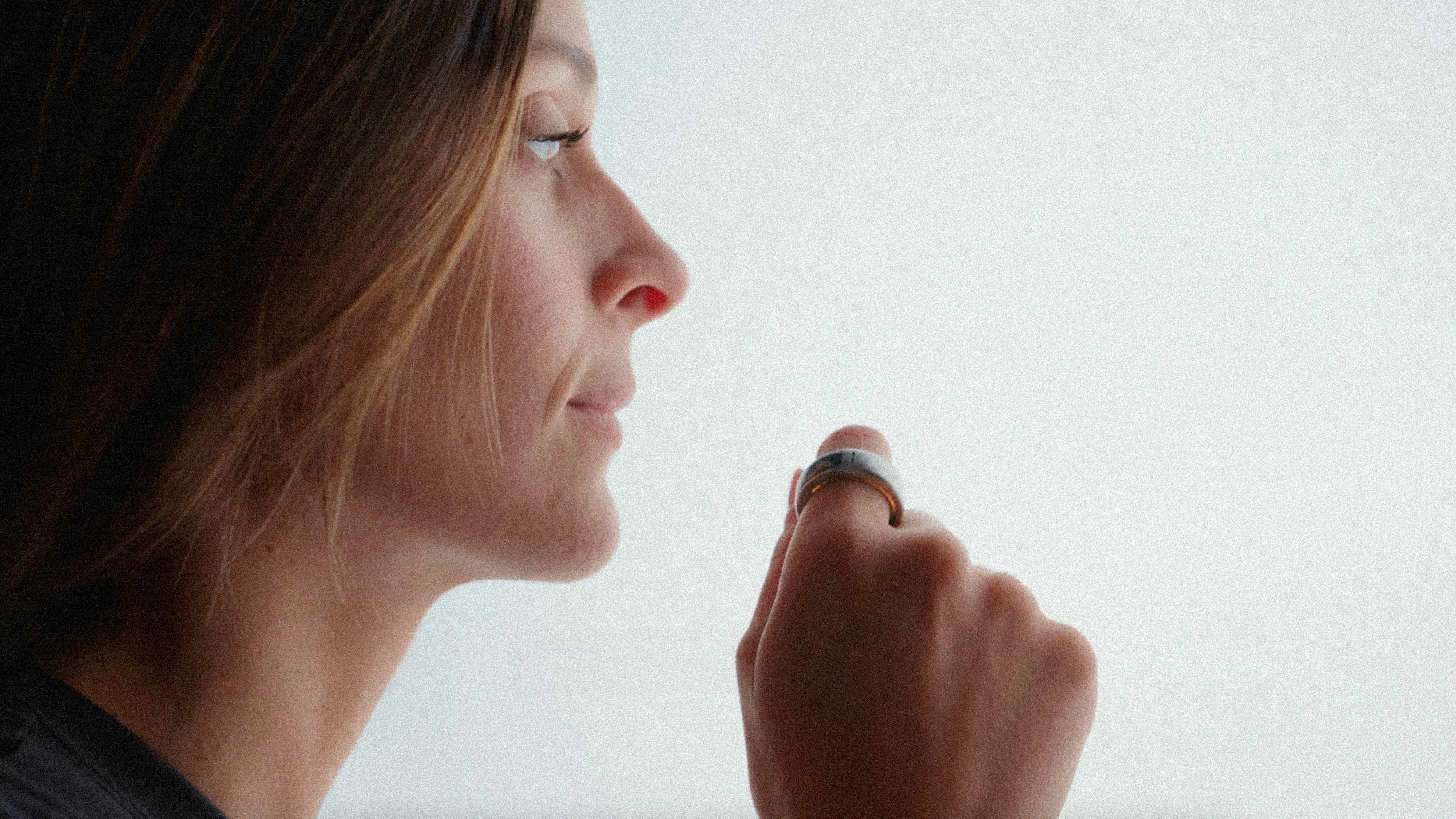 Oasis Wants Your Ring Finger to Control AI, Not Track Your Heart Rate
